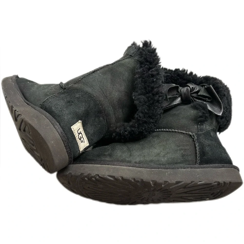 UGG Daelynn Sheepskin Black Winter Boots with Side Bow Size 9‎